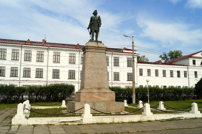 Памятник петру 1 в архангельске фото